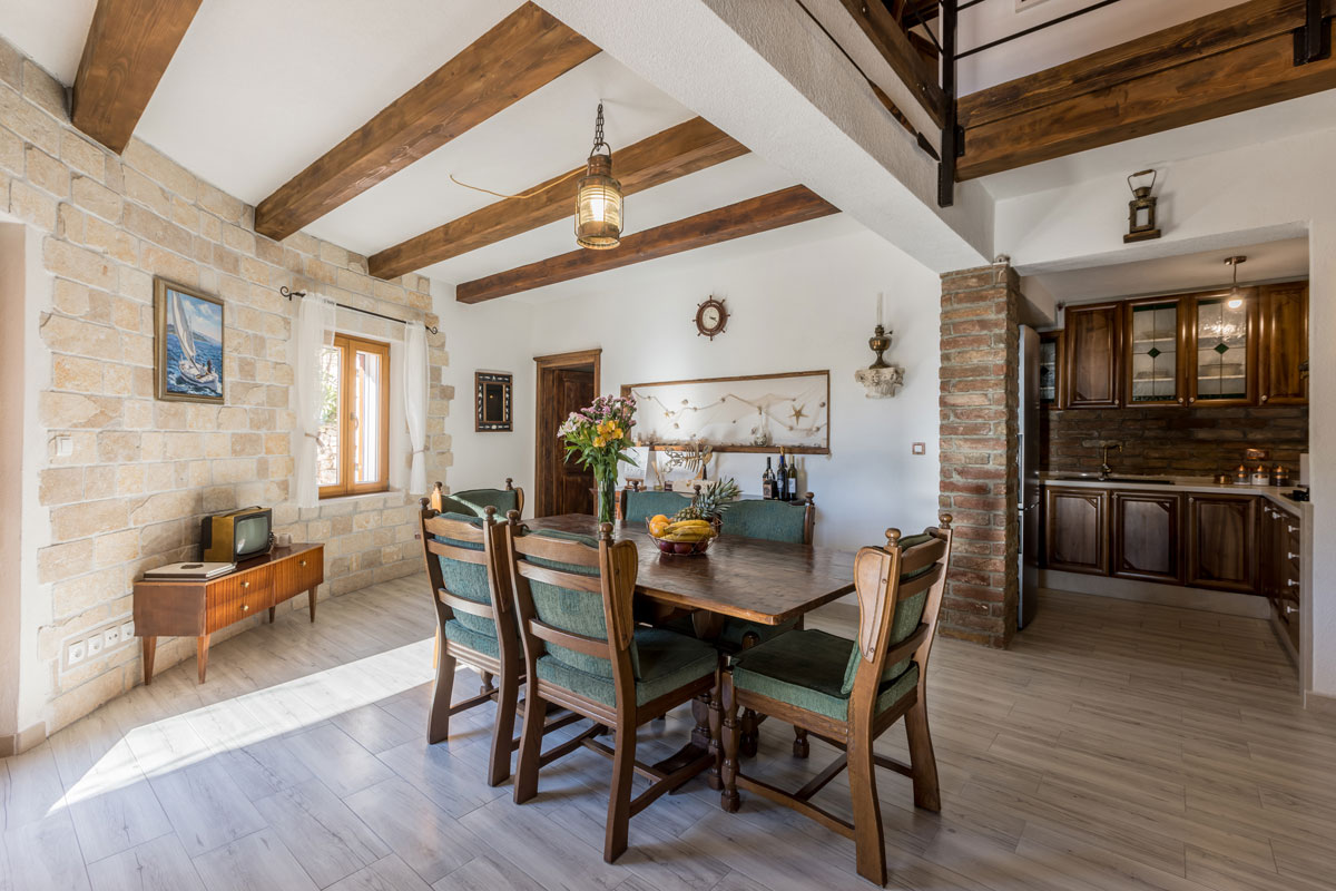 Dining room...